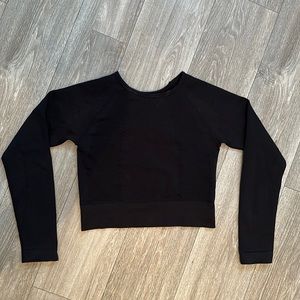 Black seamless compression black crop top